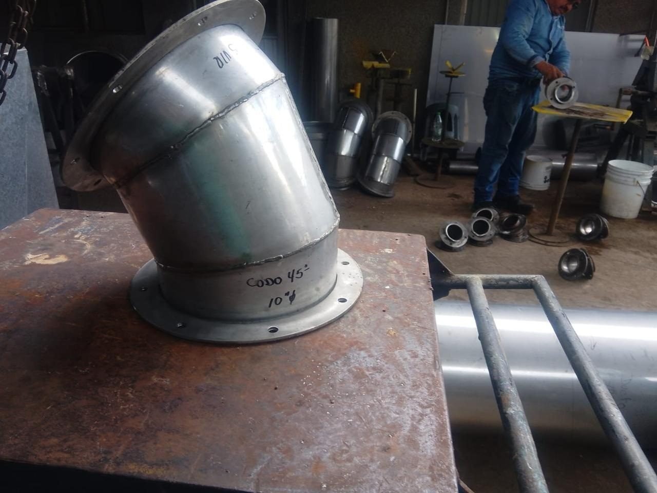 Codo bridado de 10 pulgadas en acero inoxidable — Ductería industrial