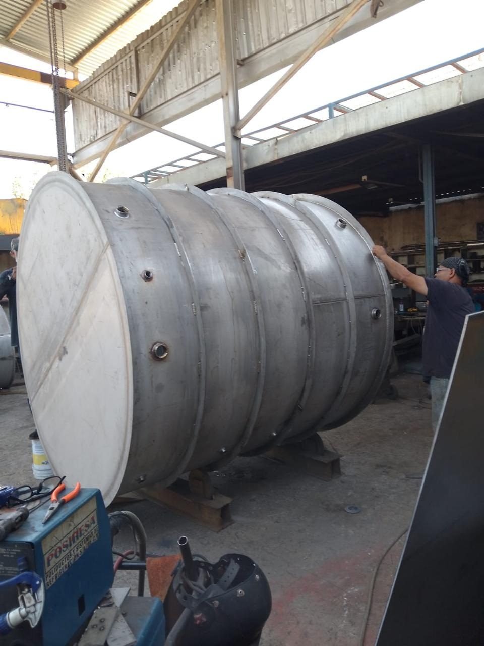 Fabricación de recipiente cilíndrico a presión en acero — Pailería Industrial en Monterrey, VASE