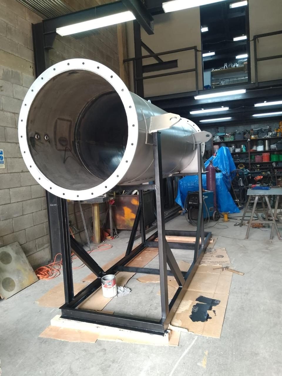 Tanque sobre bastidor con brida — Pailería Industrial Ligera y Pesada